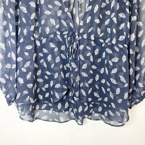 Veronica M Leaf Printed Navy and White 3/4 Sleeve Tie Front Blouse Size Medium - Picture 3 of 15